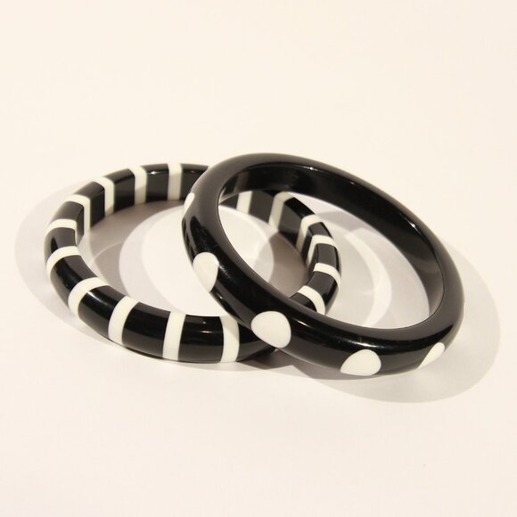 Vintage MOD Set 2 Black & White Polka Dot and Strip Lucite Bangle Bracelets - Picture 2 of 9